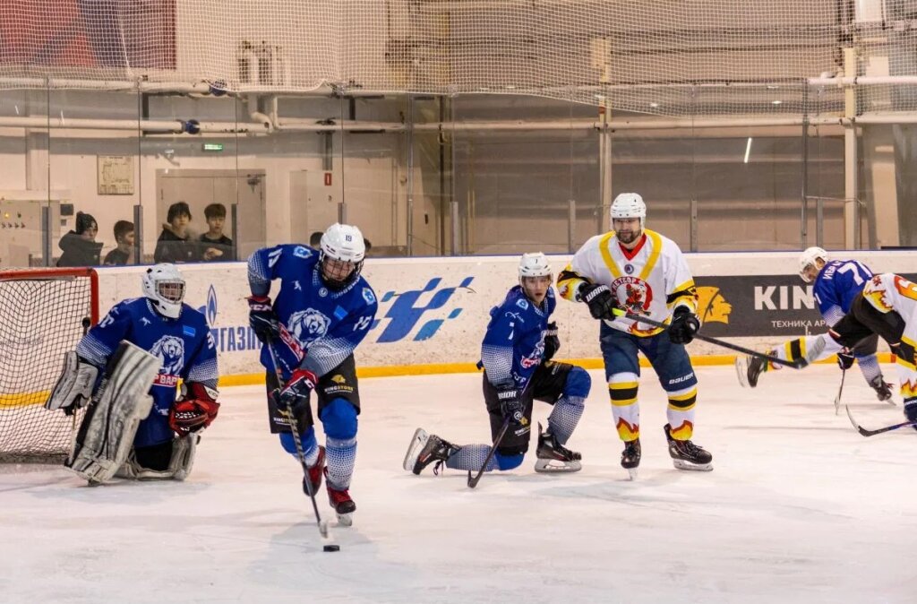 Товарищеский хоккейный матч закончился победой муравленковской команды