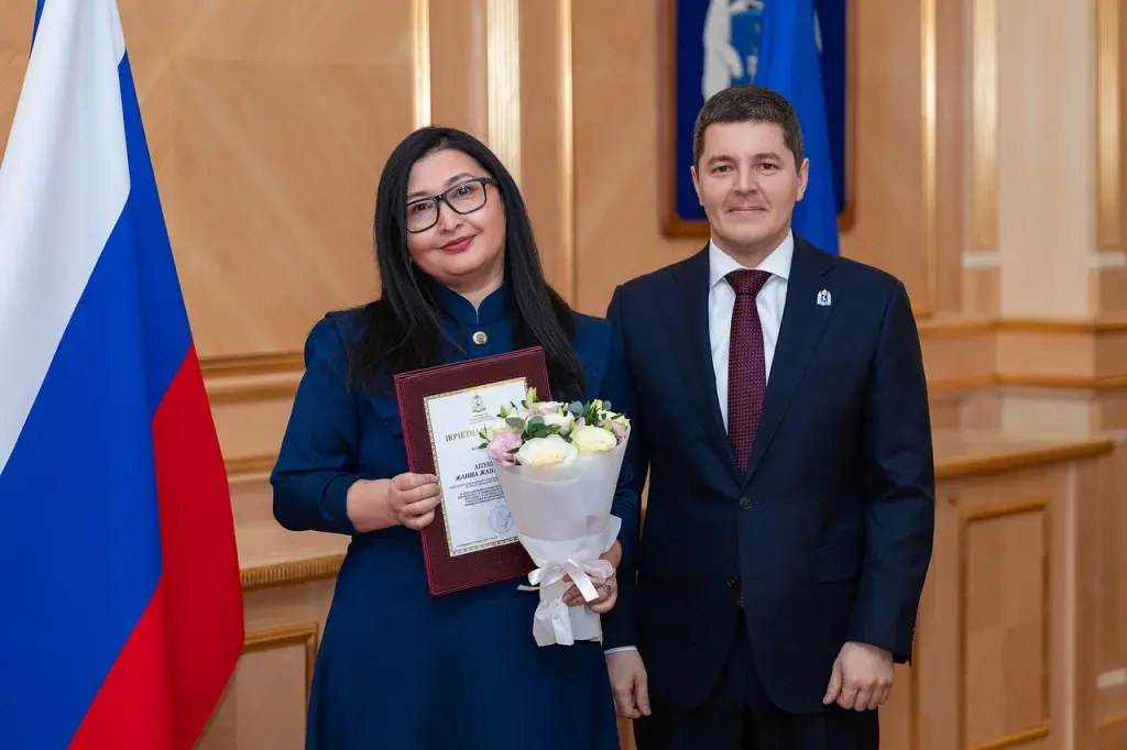 Губернатор Ямала поздравил сотрудников казначейства с 30-летием ведомства