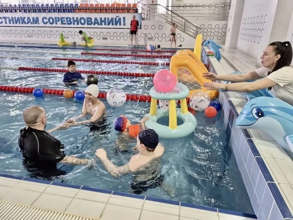 В спортивной школе «Арктика» организовали праздник для детей на воде
