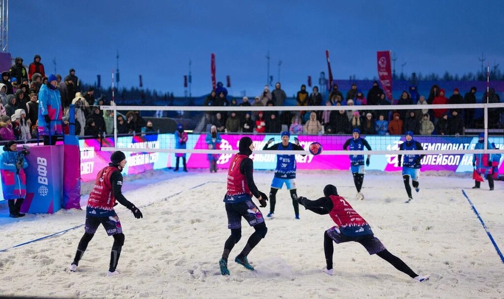 Снежный волейбол в Новом Уренгое собрал участников со всей России