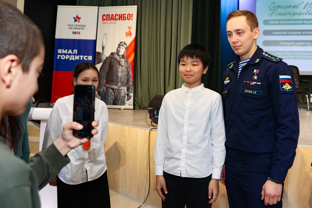 Герой России Илья Споняков встретился с муравленковцами