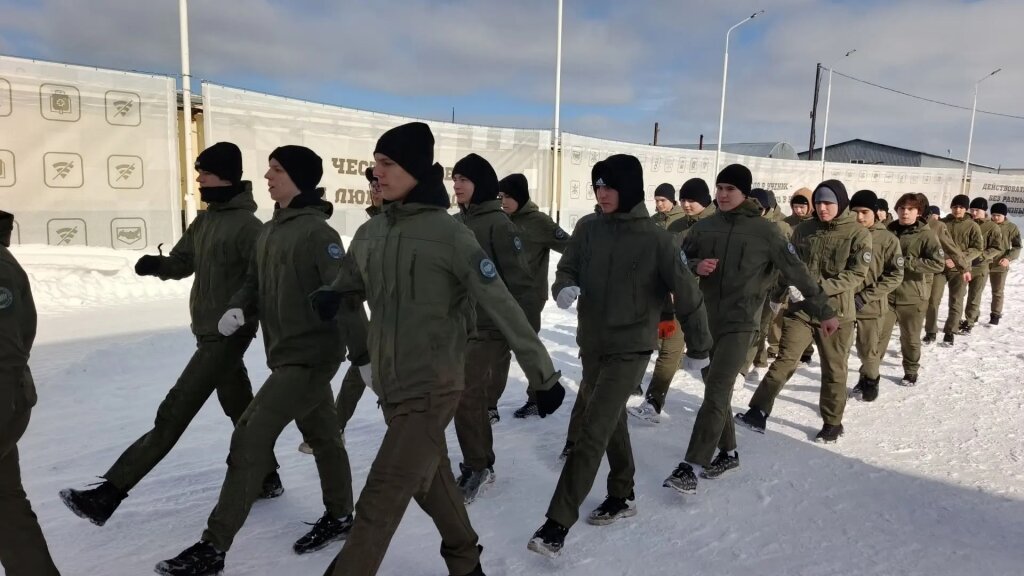 Муравленковские студенты проходят школу мужества в центре «ВОИН»