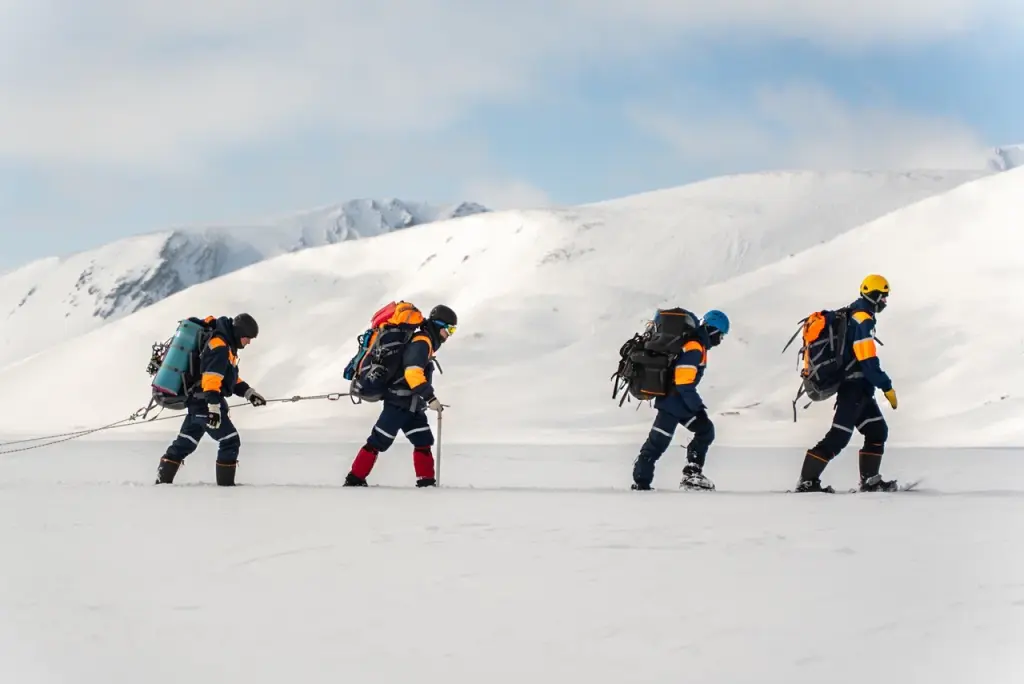 На Полярном Урале спасатели отработали спасение туристов в горах