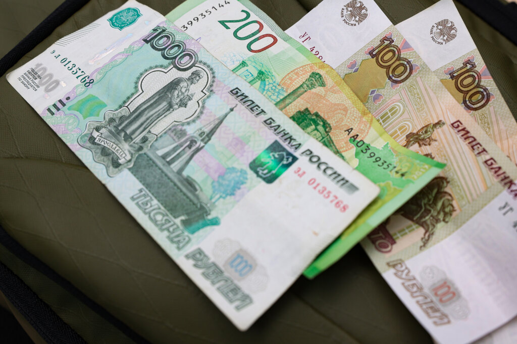 На Ямале скорректировали график социальных выплат и пенсий