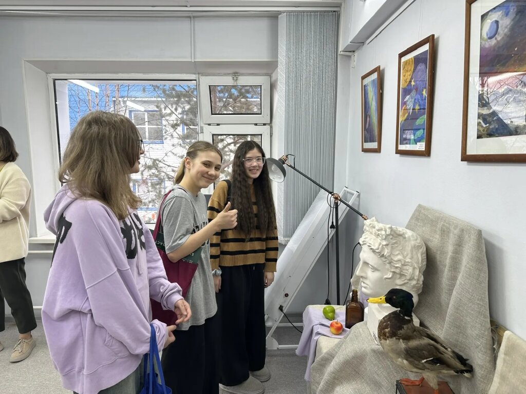 В Муравленко открылась выставка «Навстречу к звёздам»