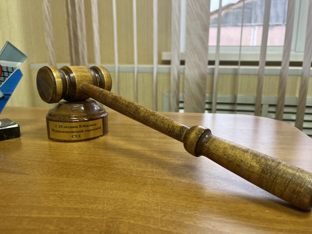 В Муравленко пьяный мужчина напал на полицейского и получил штраф