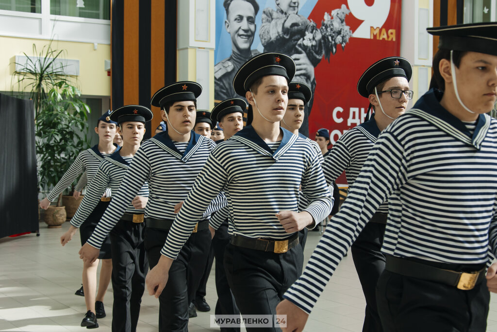8-й «В» пятой школы – победитель конкурса строя и песни