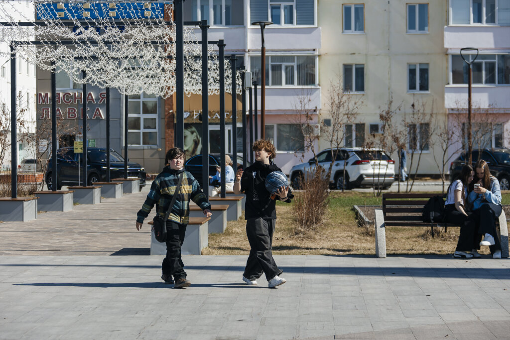Быть дома в 23:00: для подростков действует комендантский час