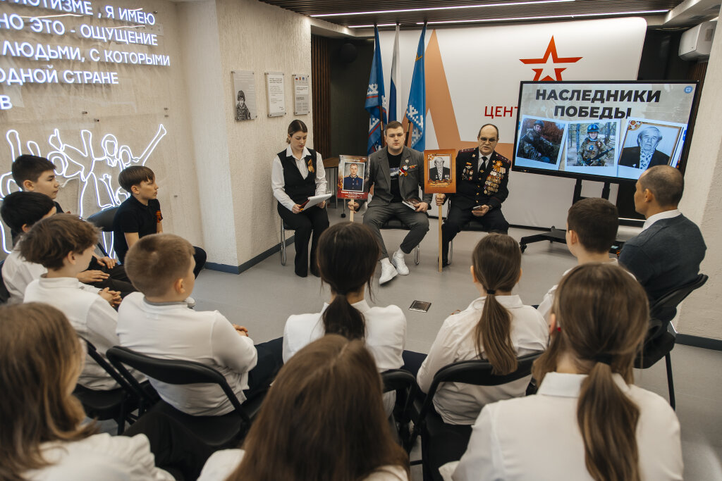 Урок мужества в центре «Патриот» провёл Владимир Гатаулин