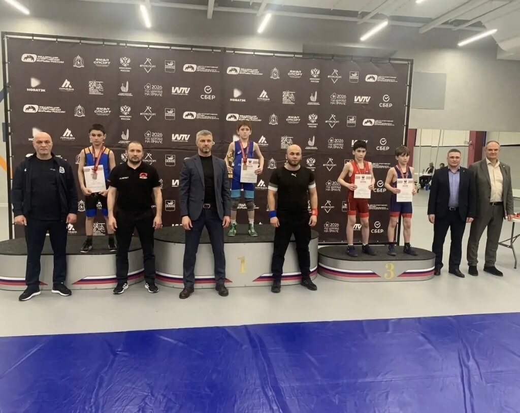 Борцы Муравленко завоевали семь медалей на соревнованиях в Тарко-Сале