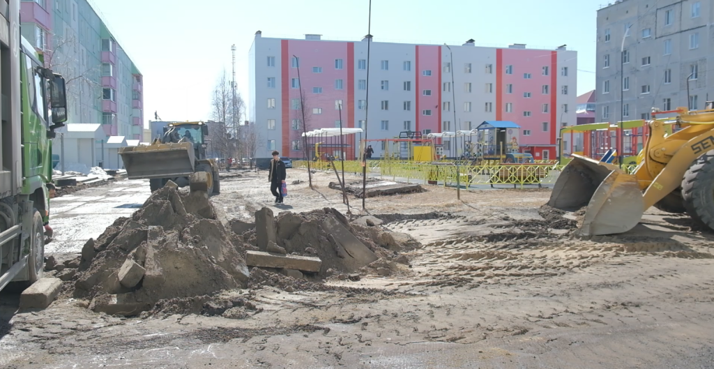 В Муравленко подрядчики приступили к обновлению территорий по программе «Мой двор»