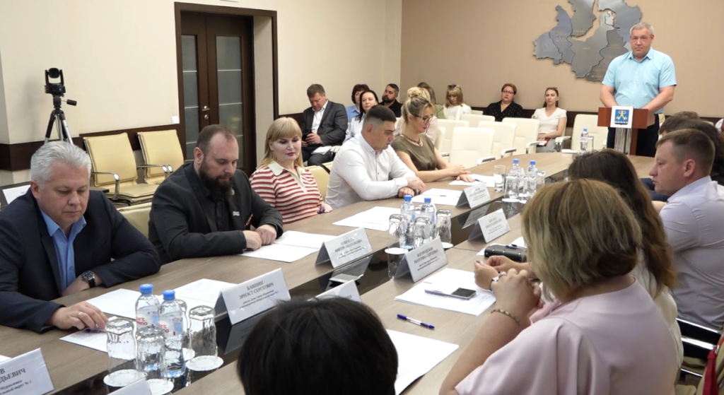 Депутаты Думы города провели внеочередное заседание